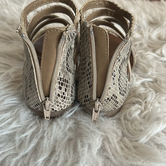 Sandals - Picture 4 of 8